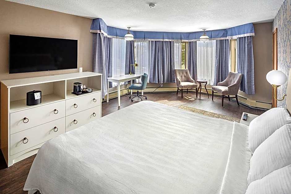 Photo 1 of 2 of Executive 1 King Bed
