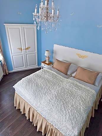 Executive Studio (3 Adults)