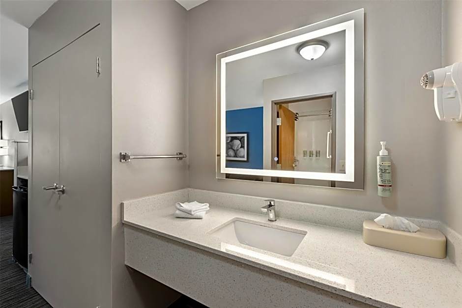 Best Western Cooperstown Inn & Suites