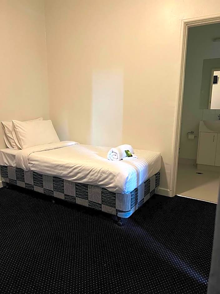 Star Bar Cafe and Hotel