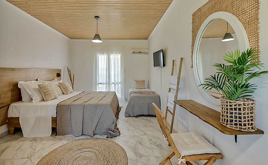 Santa Maroma Rooms & Houses