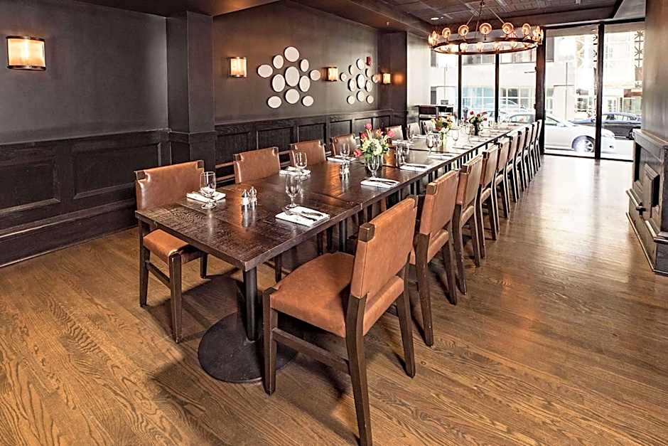 Hotel Phillips Kansas City Curio Collection by Hilton