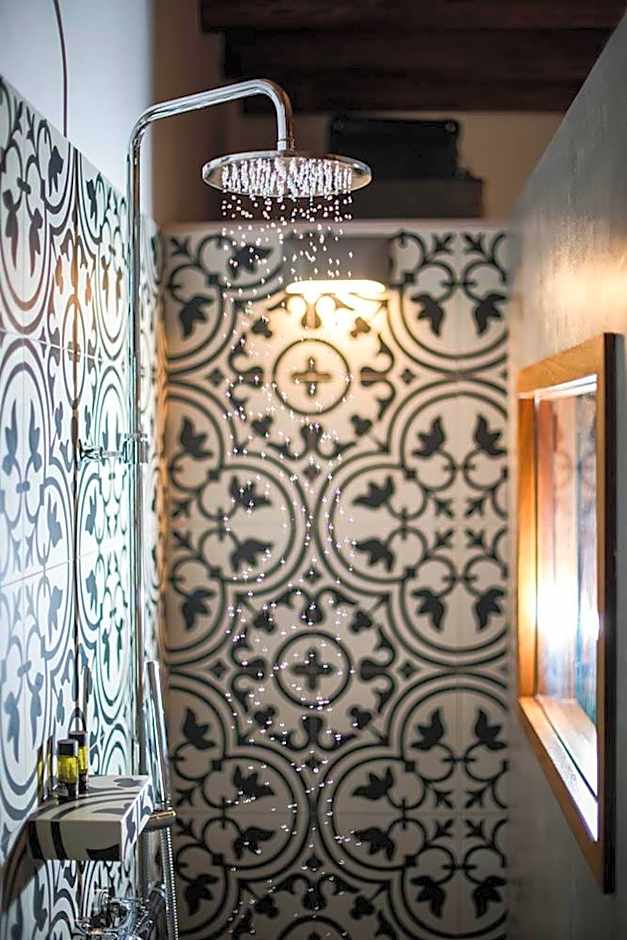 Olganos VL Luxury Rooms & Suites