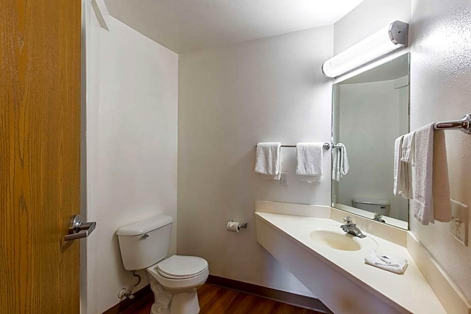 Motel 6-Baraboo, WI - Lake Delton-Wisconsin Dells