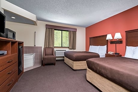 Queen Suite with Two Queen Beds - Pet-Friendly/Non-Smoking