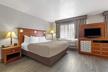 King Suite with Hot Tub - Non-Smoking