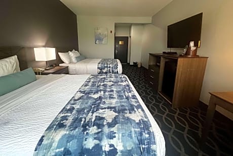 Queen Room with Two Queen Beds with Hearing Accessible Roll-In Shower - Non-Smoking