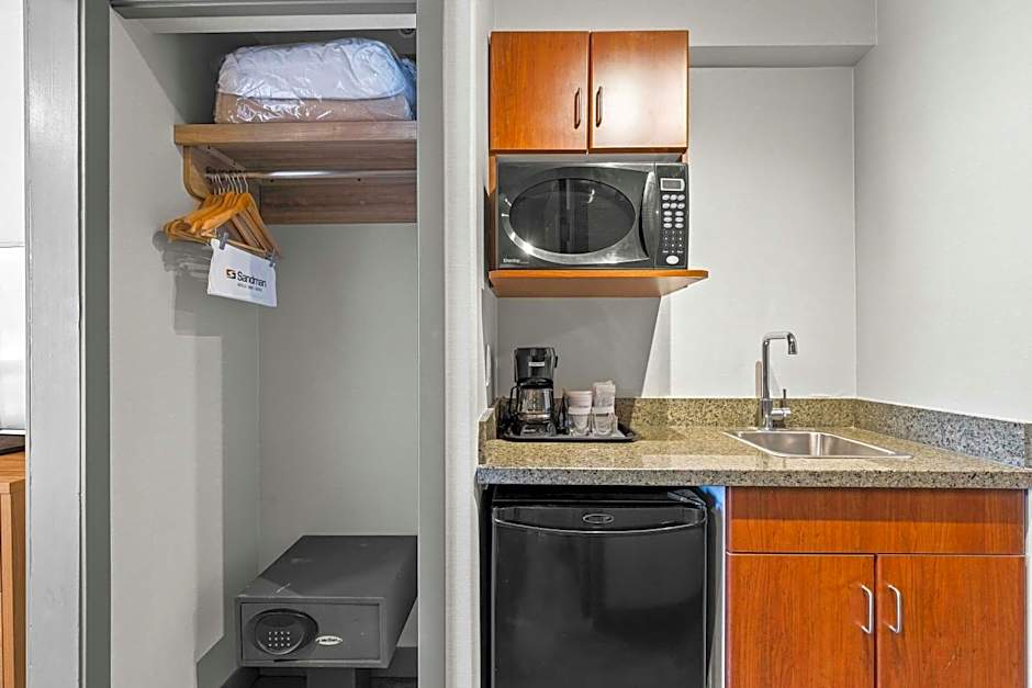 Sandman Hotel & Suites Calgary West