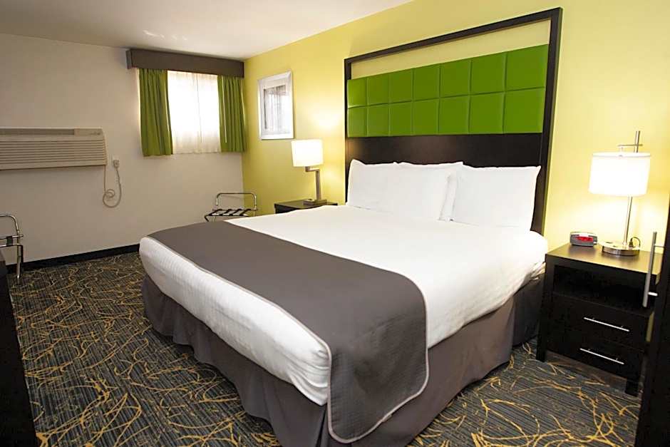 AmericInn by Wyndham Delafield