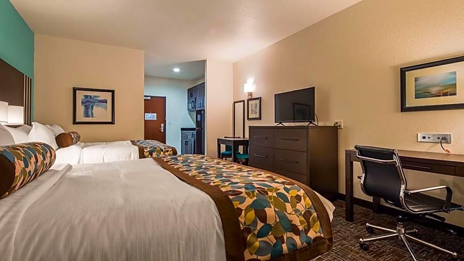 Photo 1 of 3 of Queen Room with Two Queen Beds and Kitchenette - Non-Smoking