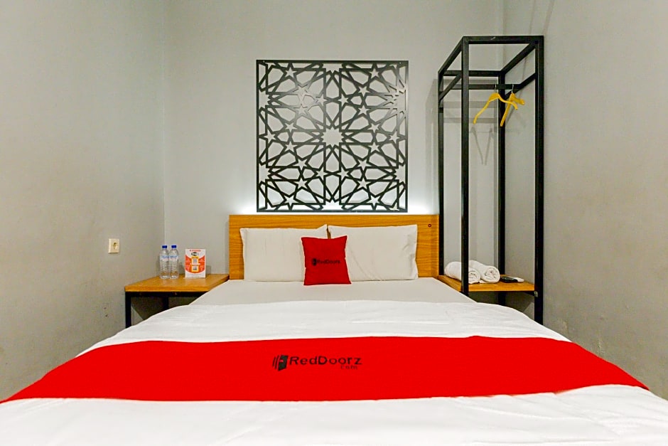 RedDoorz @ Manukan Surabaya