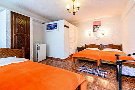 Semi-Basement Economy Quadruple Room - No View