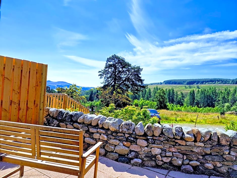 Kaoglen Apollo-Hot tub-Cairngorms-Pet friendly