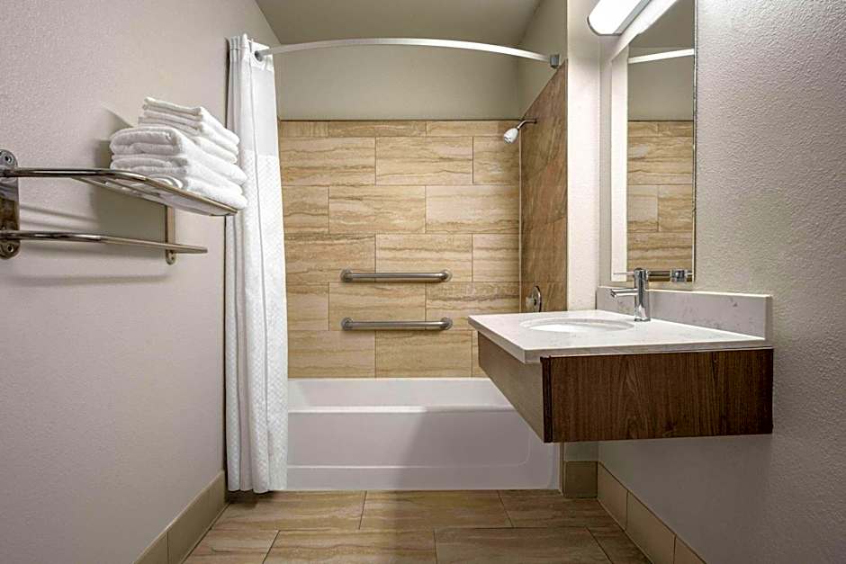 Days Inn by Wyndham Fresno South