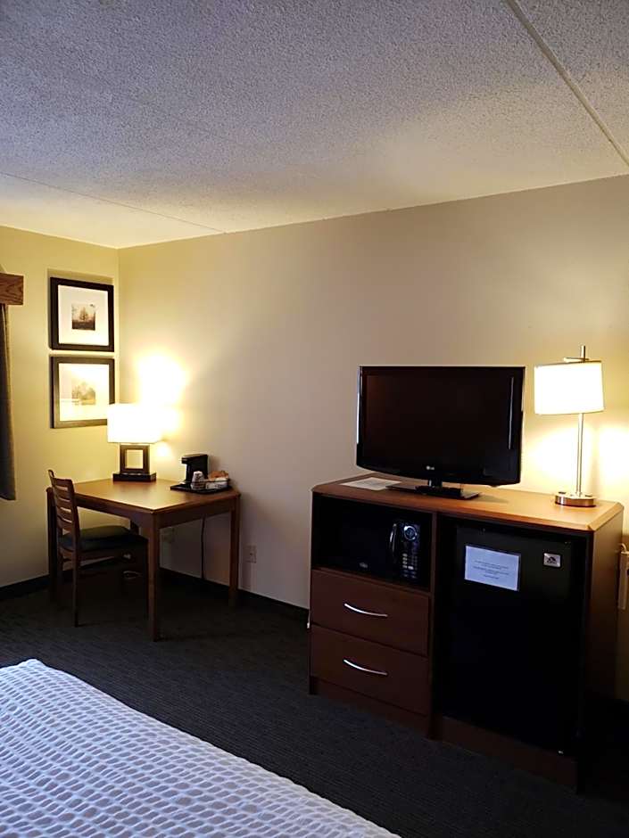 AmericInn by Wyndham Iron River