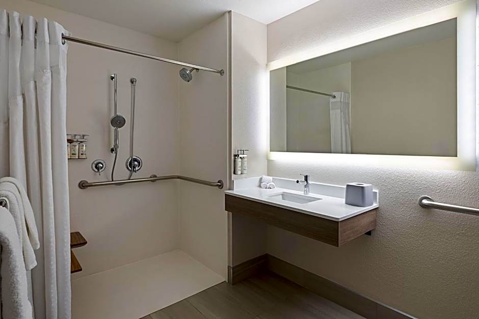 Holiday Inn Express Sheboygan-Kohler / I-43 By IHG