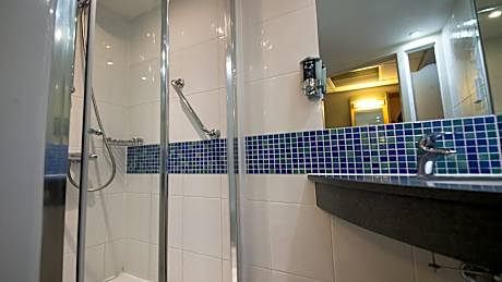 Standard Twin Room with Free Hot Breakfast