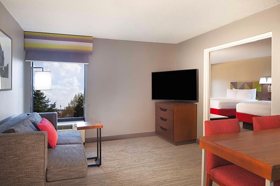 Hampton Inn By Hilton And Suites Atlanta Airport
