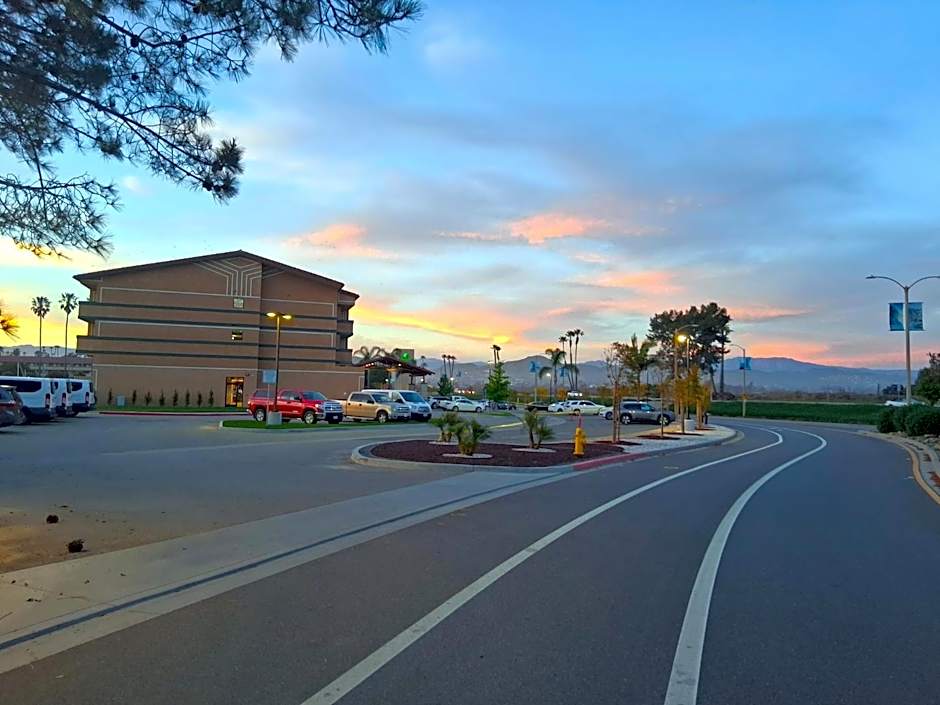 Holiday Inn Express Hotel & Suites Ventura Harbor By IHG