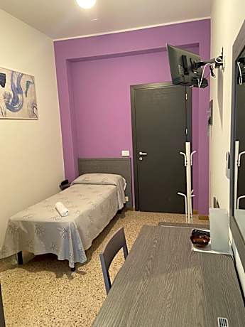 Superior Single Roomwith with Balcony and Lateral Sea View