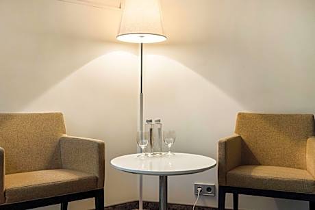 Comfort Room with Skylight