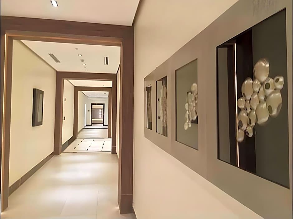 MACTAN NEWTOWN EXECUTIVE STUDIO