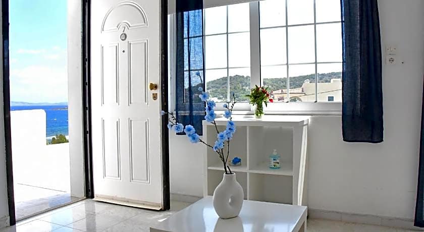 Blue Dolphin Studios and Apartment