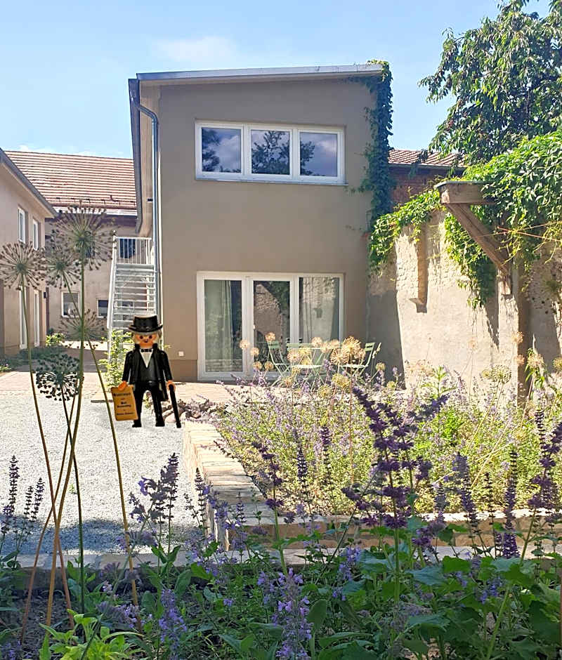 Travel Art Boardinghouse