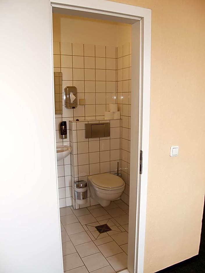 Happy go Lucky Hotel  Hostel