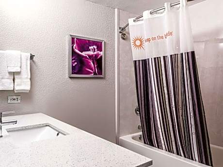Studio Suite with Two Double Beds - Non-Smoking