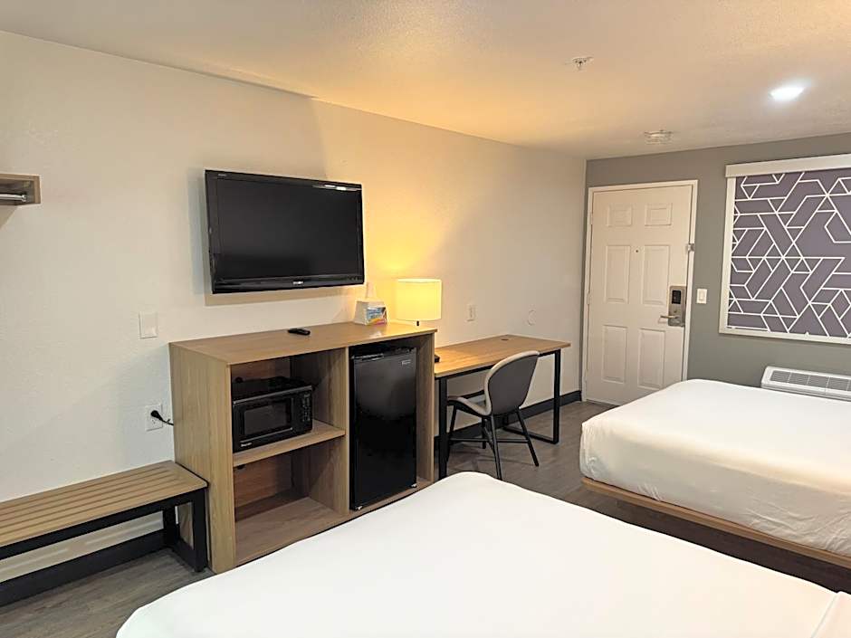Rodeway Inn & Suites Thousand Palms - Rancho Mirage