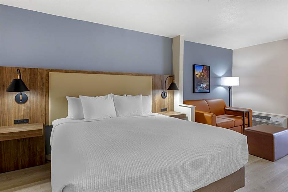 Best Western Plus A Wayfarer's Inn & Suites
