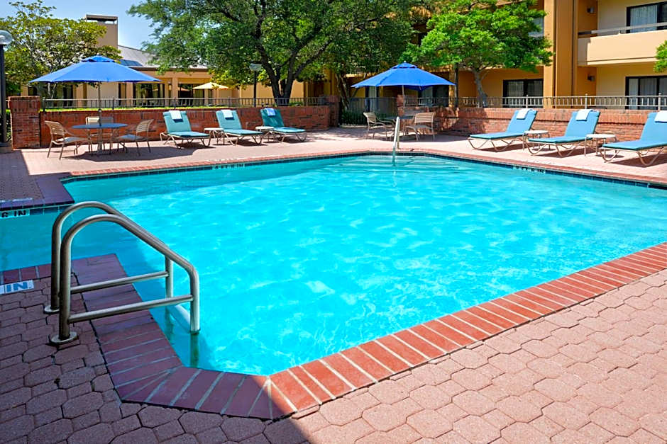 Courtyard by Marriott Dallas Las Colinas