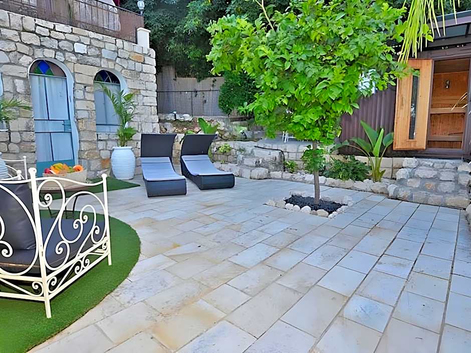 Azulat Even Hen Lodge