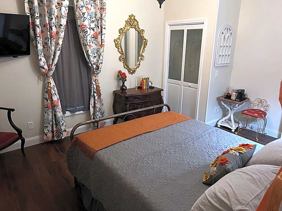 Holland Farmhouse Inn B&B