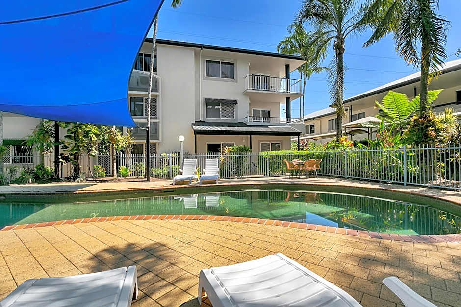 Cairns Reef Apartments & Motel