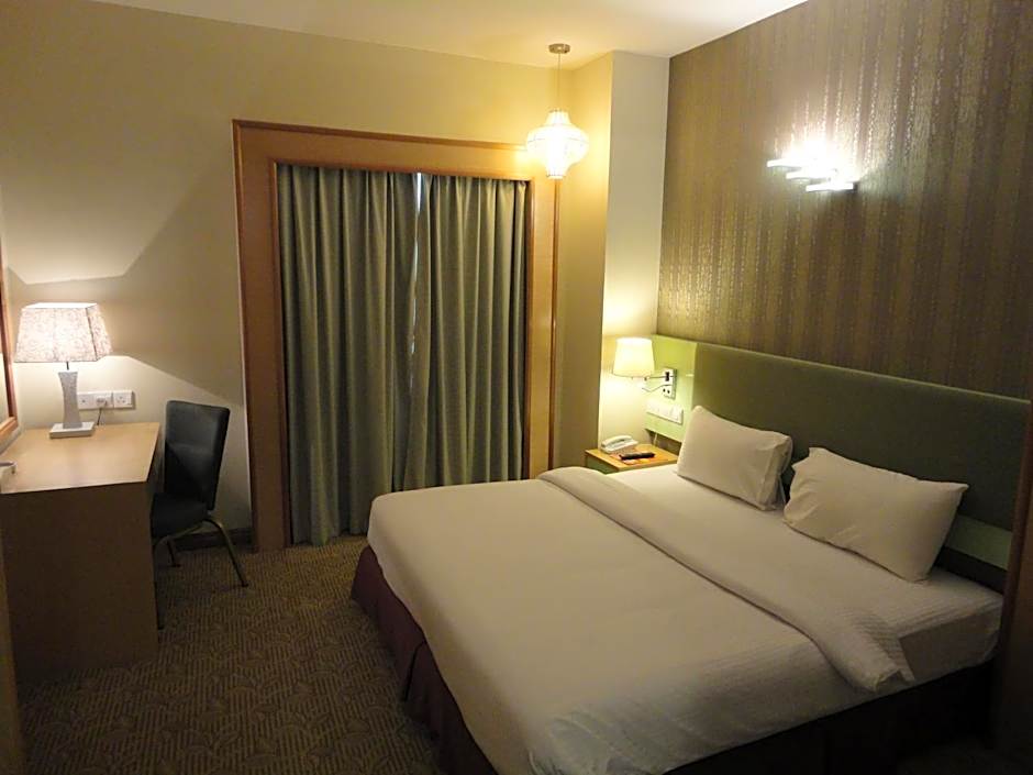 Photo 1 of 6 of Junior Suite