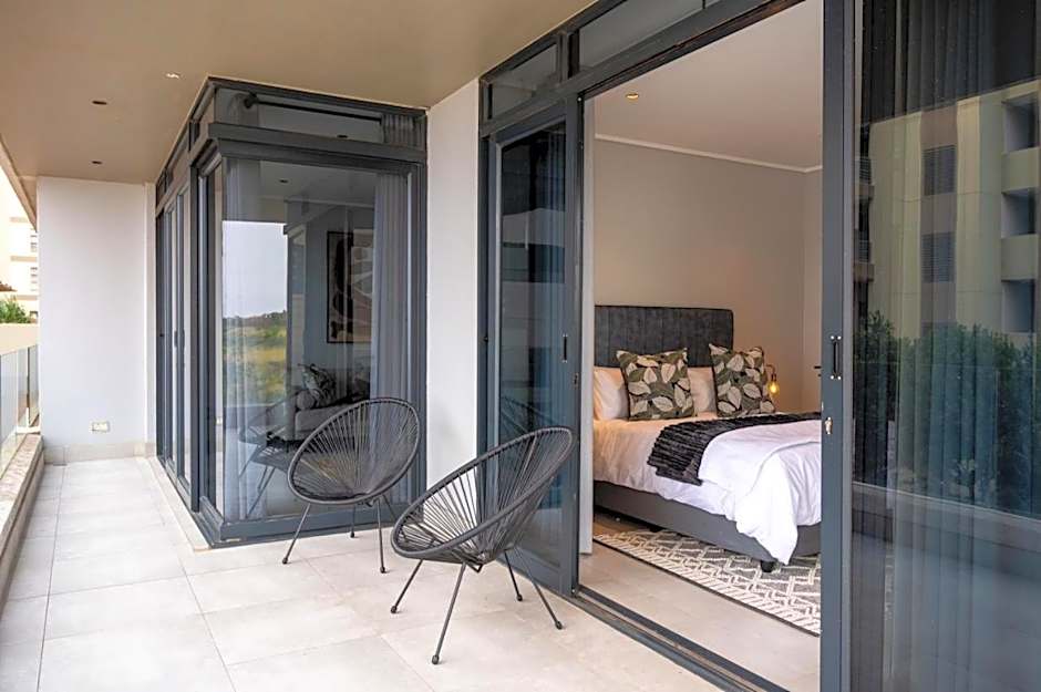 Luxury Bellagio 002 with Sea Views and Inverter