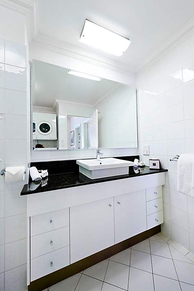 Majestic Old Lion Apartments