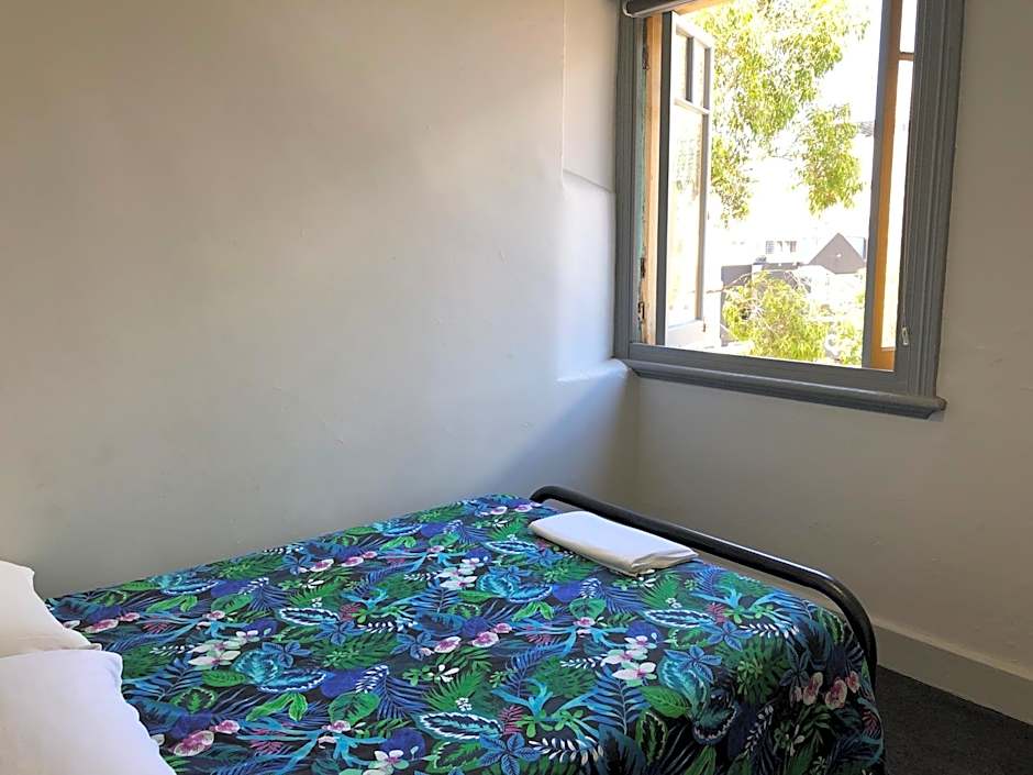 Britannia on William Backpackers