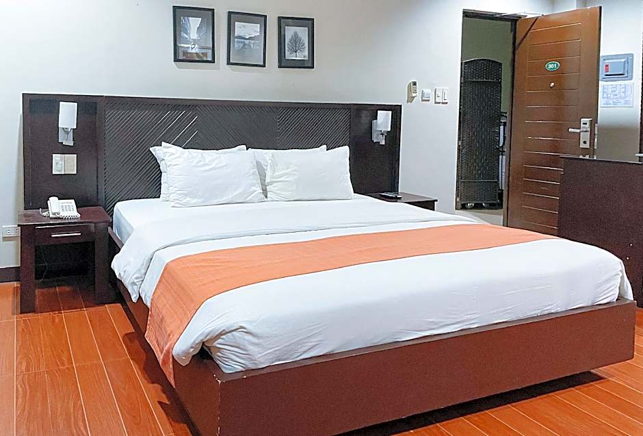 RedDoorz Plus @ Hotel Esse
