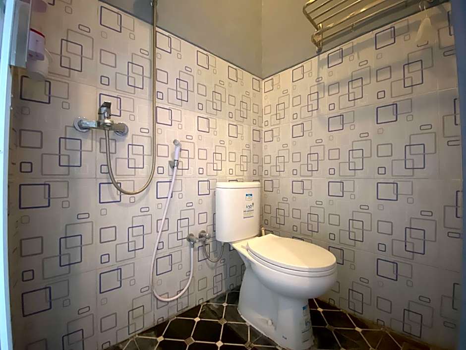 Duta Elite Kostel Syariah near RSUD Caruban Mitra RedDoorz