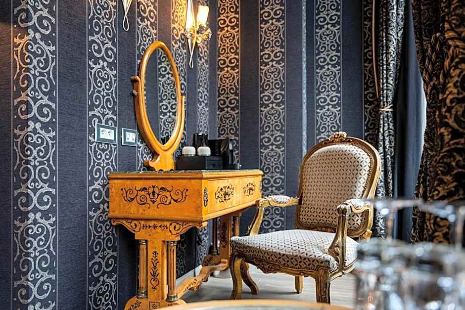 Canal Suites