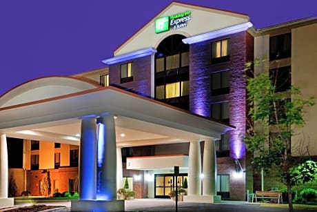 Holiday Inn Express & Suites Chesapeake, an IHG Hotel