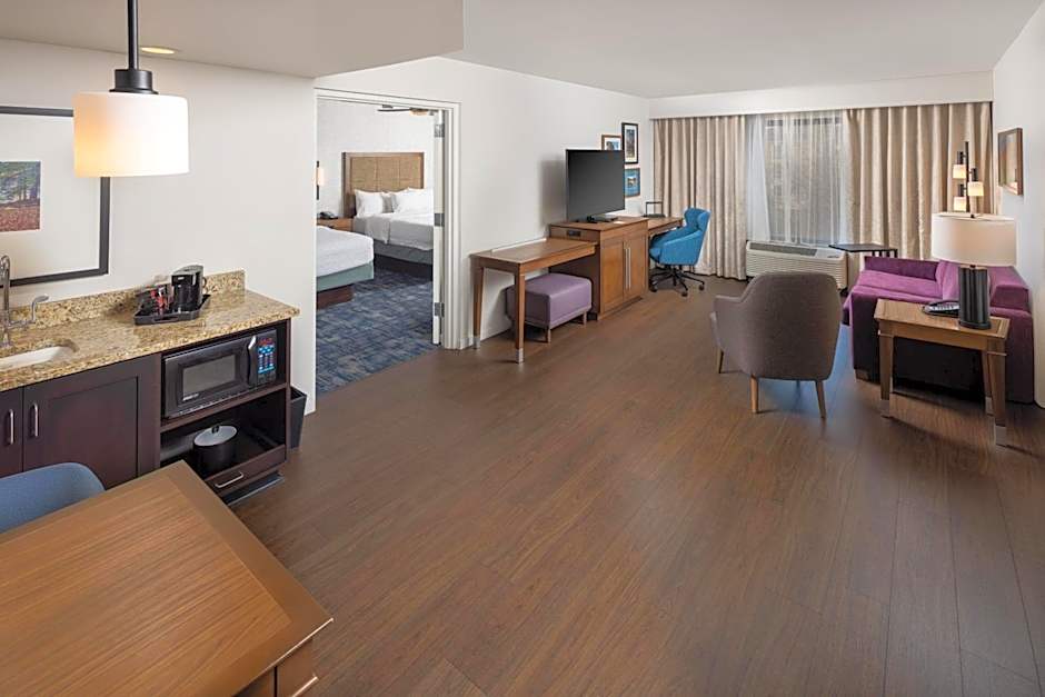 Hampton Inn & Suites Asheville Airport