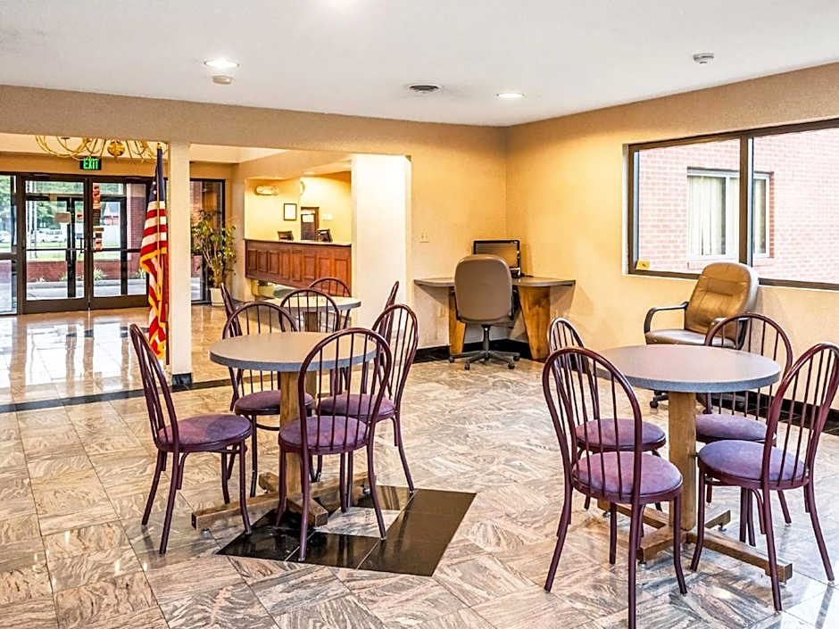 Studios and Suites 4 Less Emporia