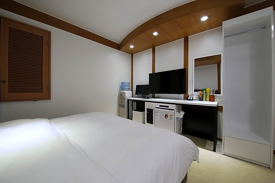 Abata Business Hotel