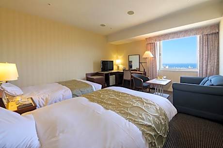 Twin Room with Sea View - Non-Smoking