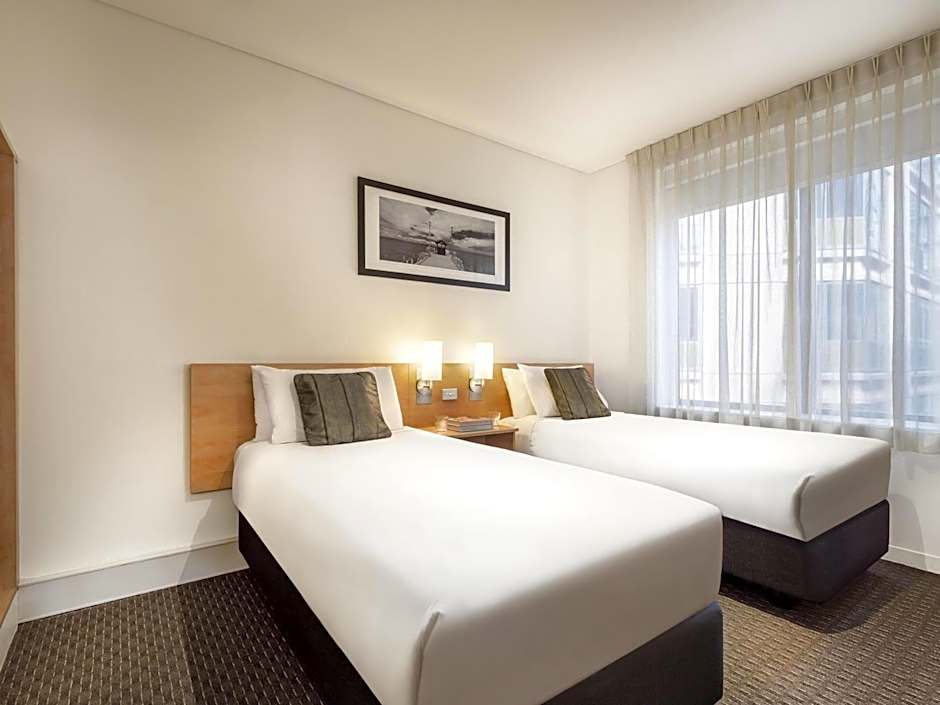 ibis Melbourne Hotel and Apartments
