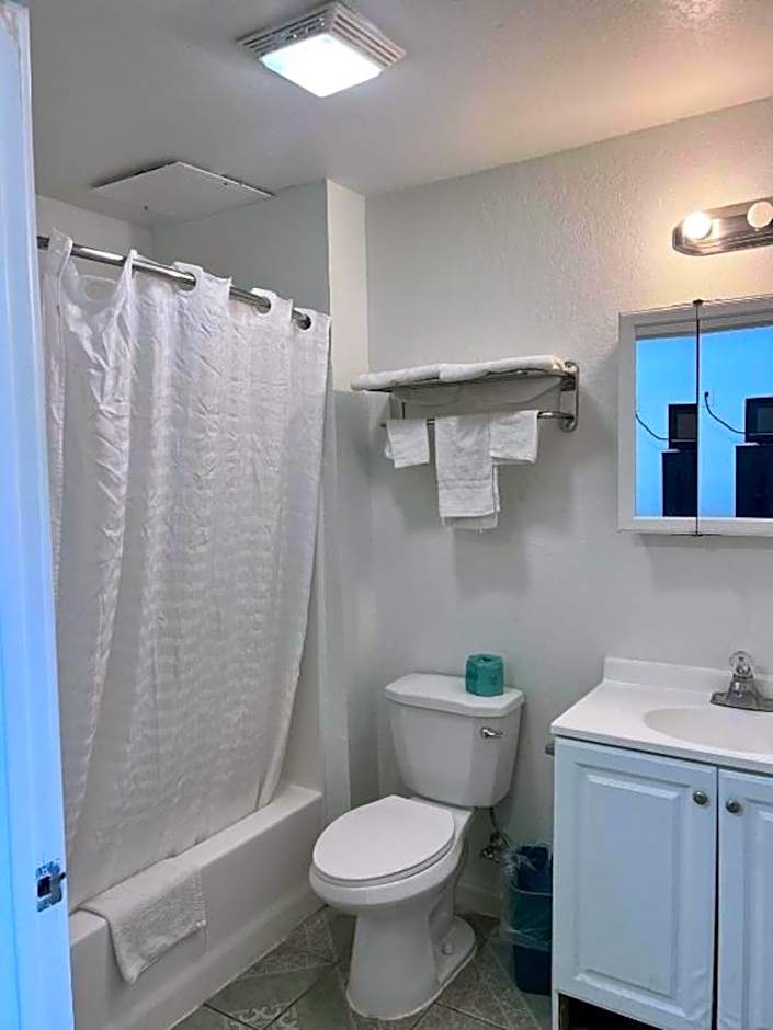 OYO Garden Inn and Suites Pearsall I-35 East